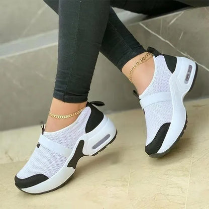 Women's lightweight flat sneakers in mesh with a rubber sole, shown in multiple colours.