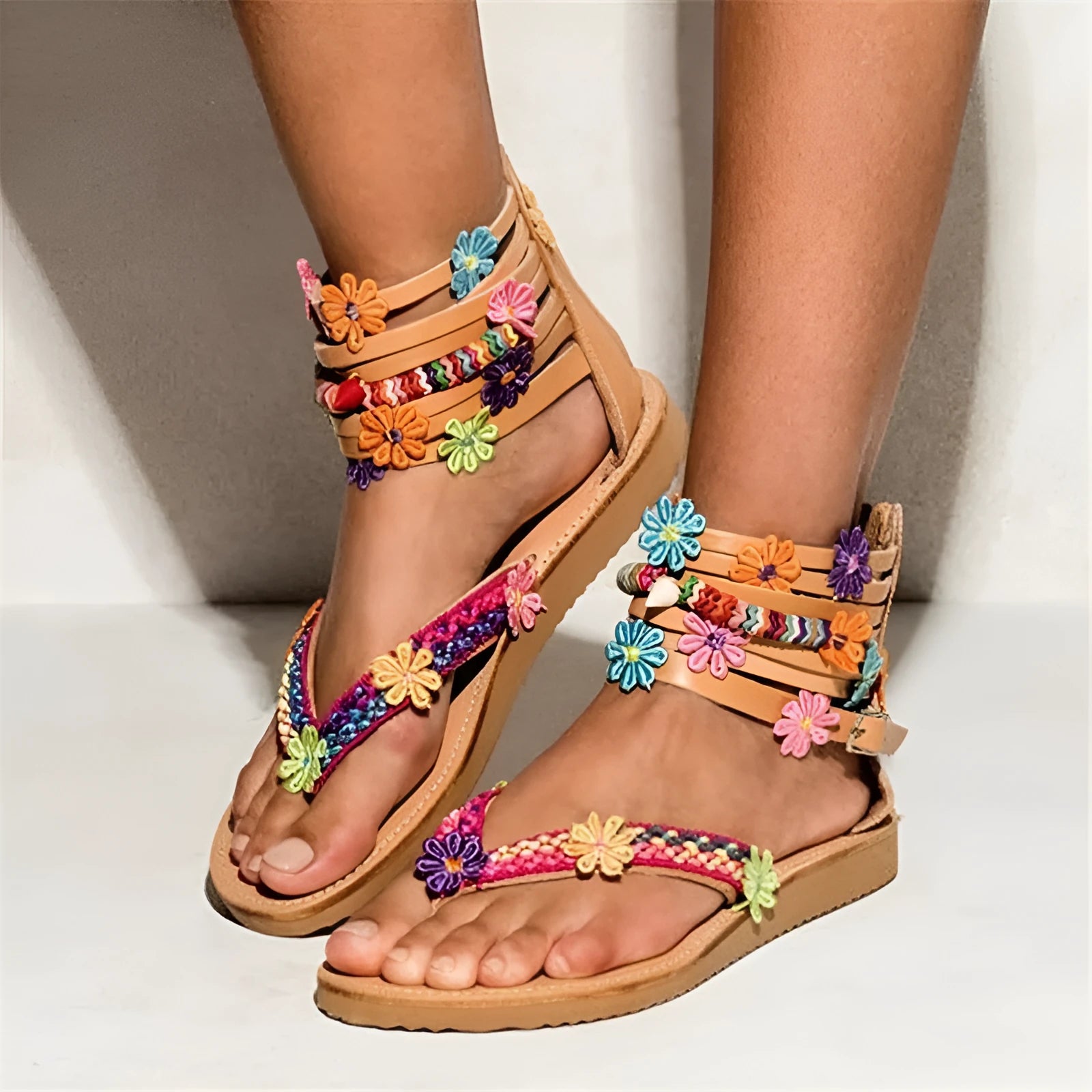 Ethnic style beaded petal sandals with round toe and floral decorations on artificial PU upper