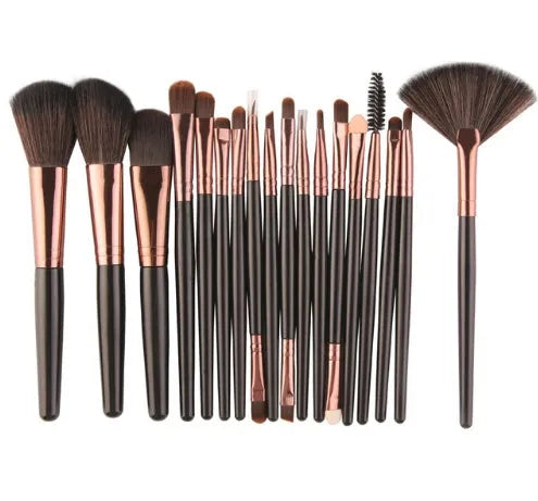 MAANGE 18-piece make-up and brush set with fan-shaped tools for blending and application