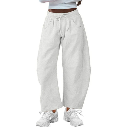 Loose cropped sweatpants in multiple colours with elastic waist and street fashion design