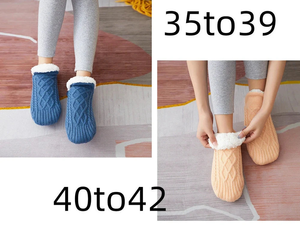 Pair of thickened non-slip indoor socks in navy V-fringe, 60% acrylic with sherpa lining for warm grip on floors, sizes 35-45