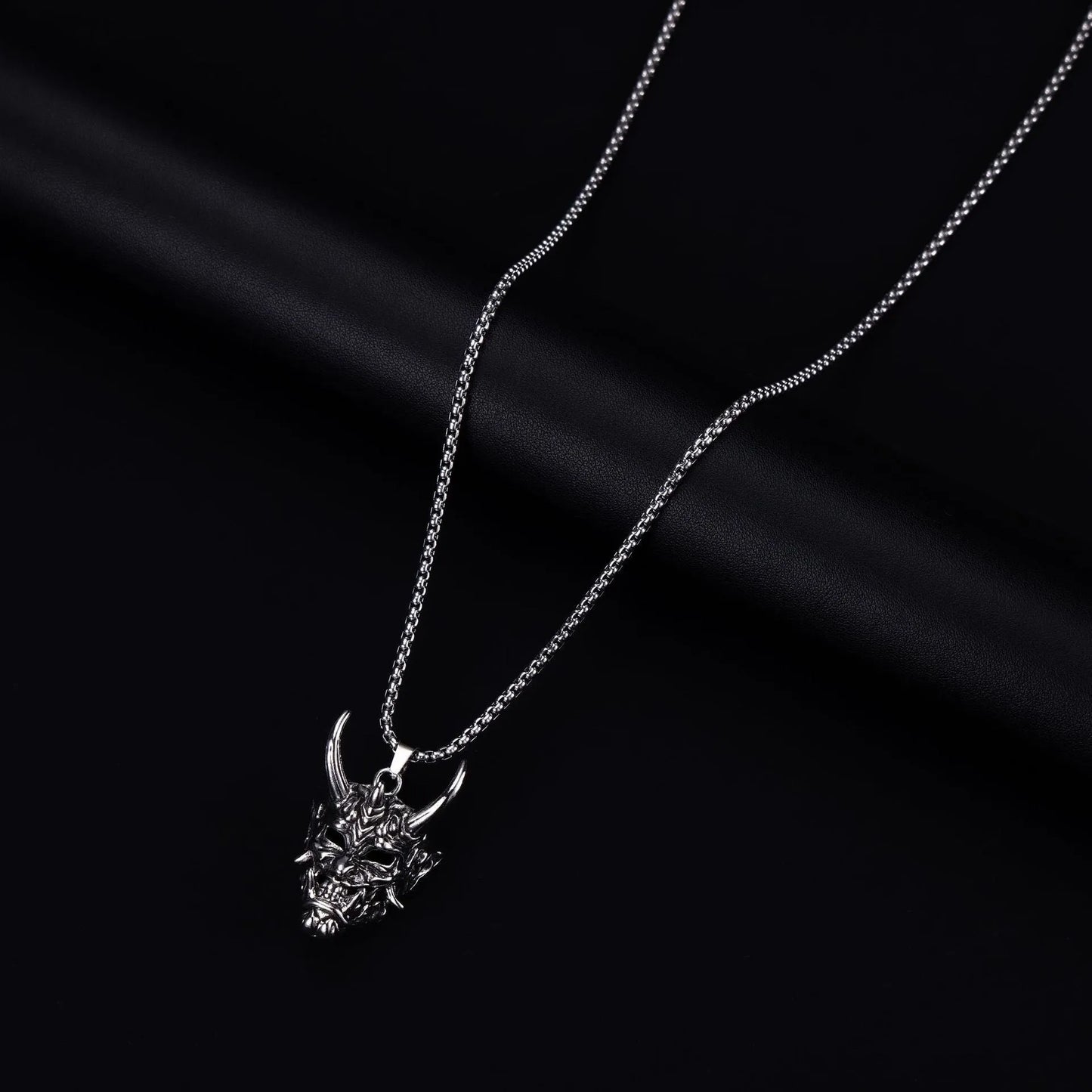 Men's vintage silver necklace with 40mm alloy pendant showing detailed dimensions