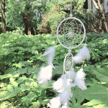 11cm long white European style decorative feathers for weddings and events.