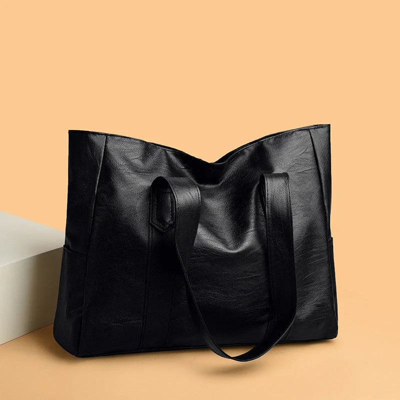 Stylish large capacity commuter shoulder bag in brown and black, perfect for autumn and winter fashion.