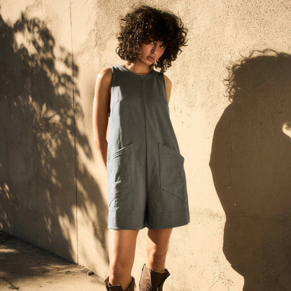 Stylish loose cargo jumpsuit with pockets in various colors, perfect for summer casual and beach wear