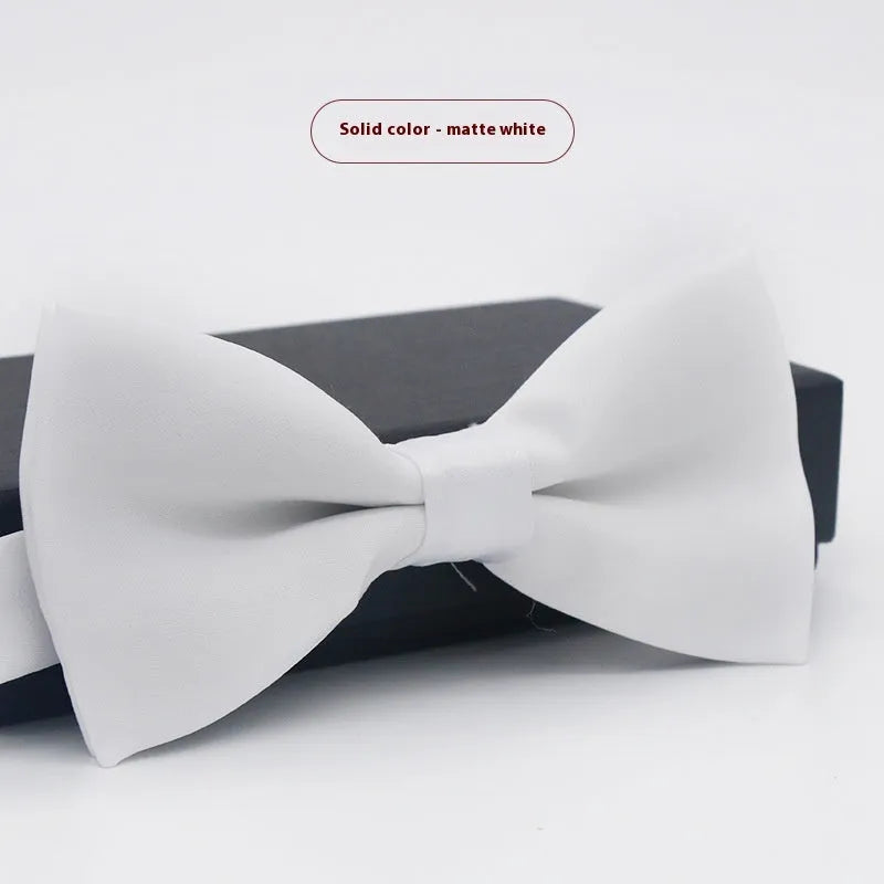 A solid colour pre-tied bow tie with an adjustable neck strap, shown in a classic flat head shape.