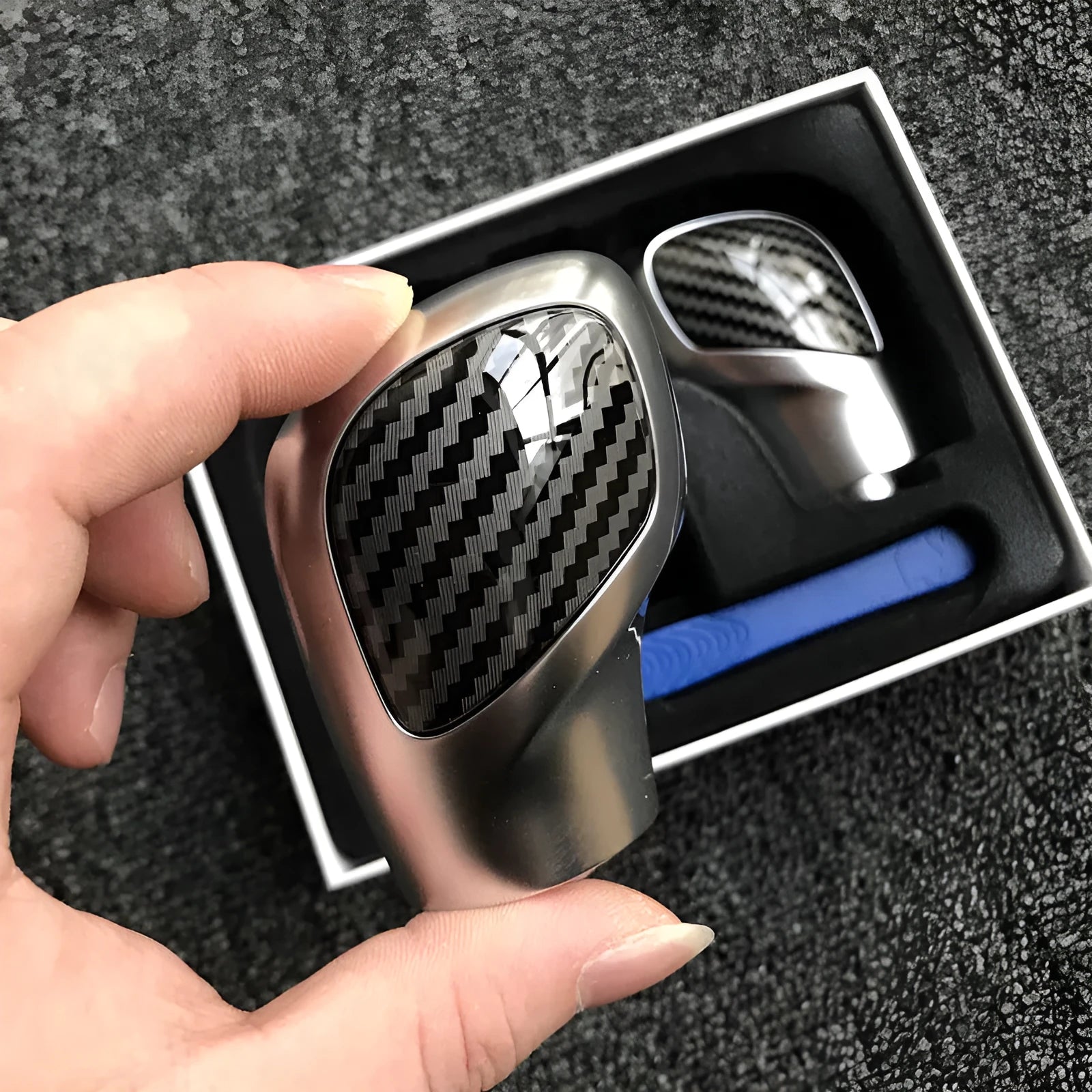 Carbon fibre gear shift side cover for Volkswagen DSG transmission with leather knob
