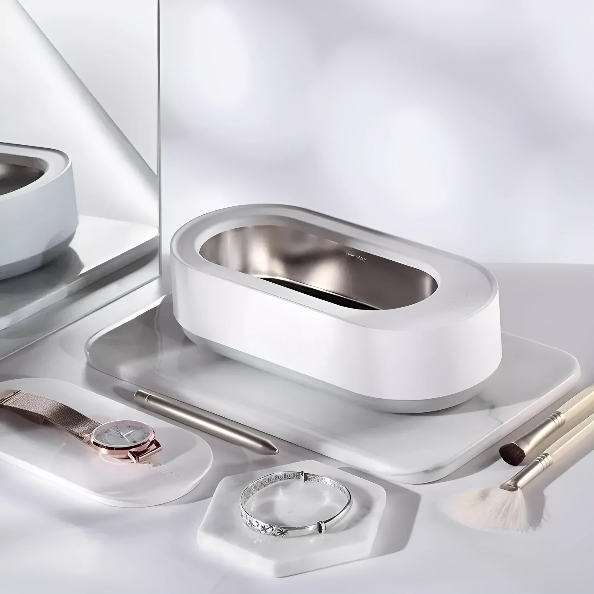 White portable ultrasonic cleaner with stainless steel tank for cleaning jewellery and glasses.