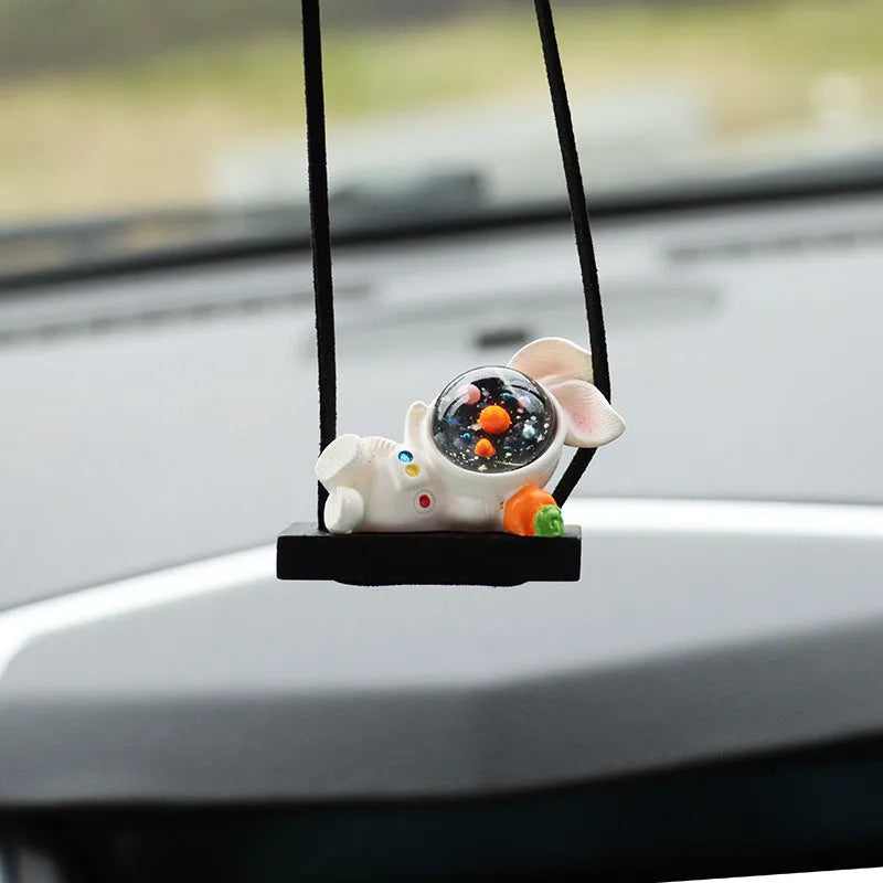 Resin cartoon astronaut car pendant with five character variations