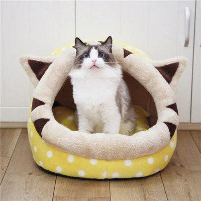 Cosy pet bed made with soft, high-quality fabric in a variety of colours and sizes for cats and small dogs