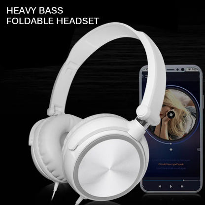 Wired over-ear headphones folded to 18x15x7cm with adjustable headband and 3.5mm plug