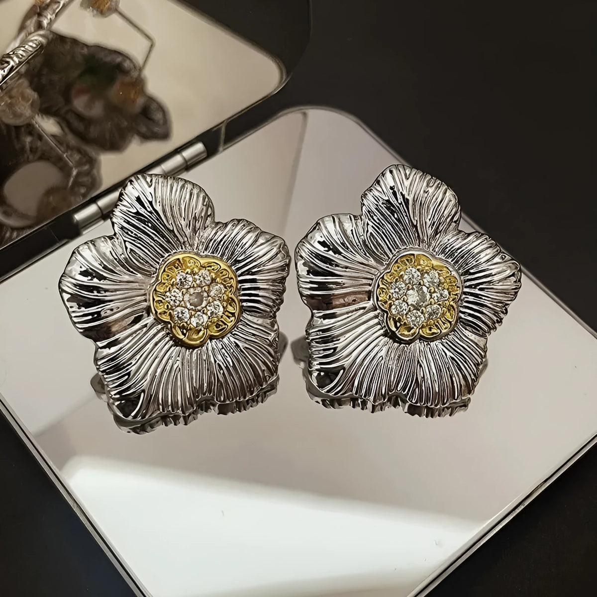 Retro textured gardenia stud earrings in two-tone copper with European styling