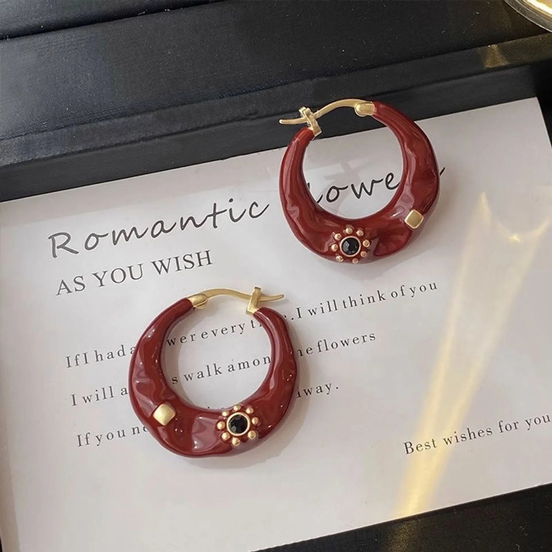 Retro-style alloy ear studs with rhinestone inlay and dripping oil finish in black and red options
