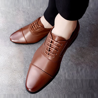 Men's black casual leather shoes with low-top design and visible sewing lines on PU leather upper