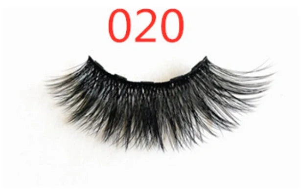 Magnetic false eyelashes set for easy, glue-free application and a stunning look.