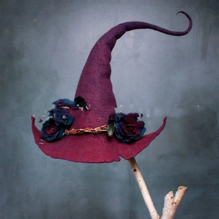 Women's modern witch hat in wool felt for Halloween and cosplay