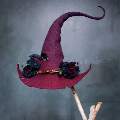Women's modern witch hat in wool felt for Halloween and cosplay