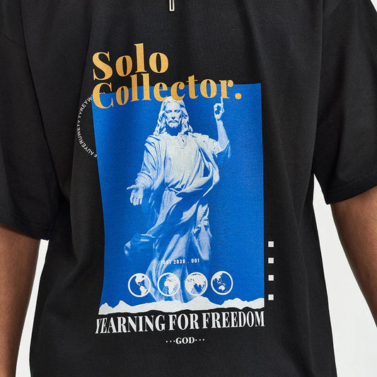 A fashionable short-sleeved t-shirt for men in a classic white or black colour, perfect for summer.