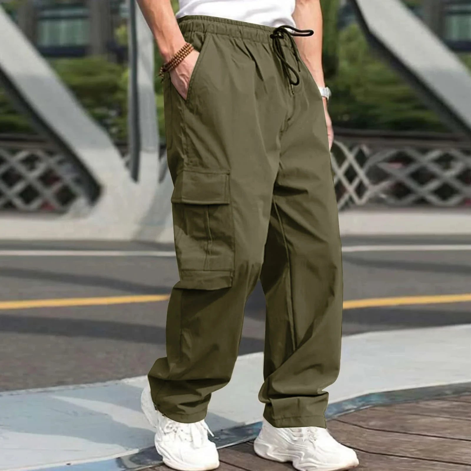 Casual cargo trousers for men in a relaxed, straight-leg fit with a drawstring waist and multiple pockets