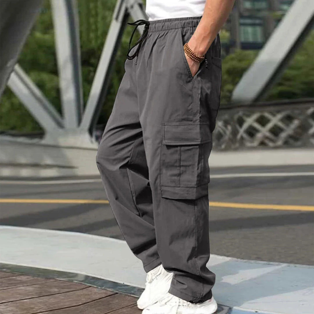 Casual cargo trousers for men in a relaxed, straight-leg fit with a drawstring waist and multiple pockets