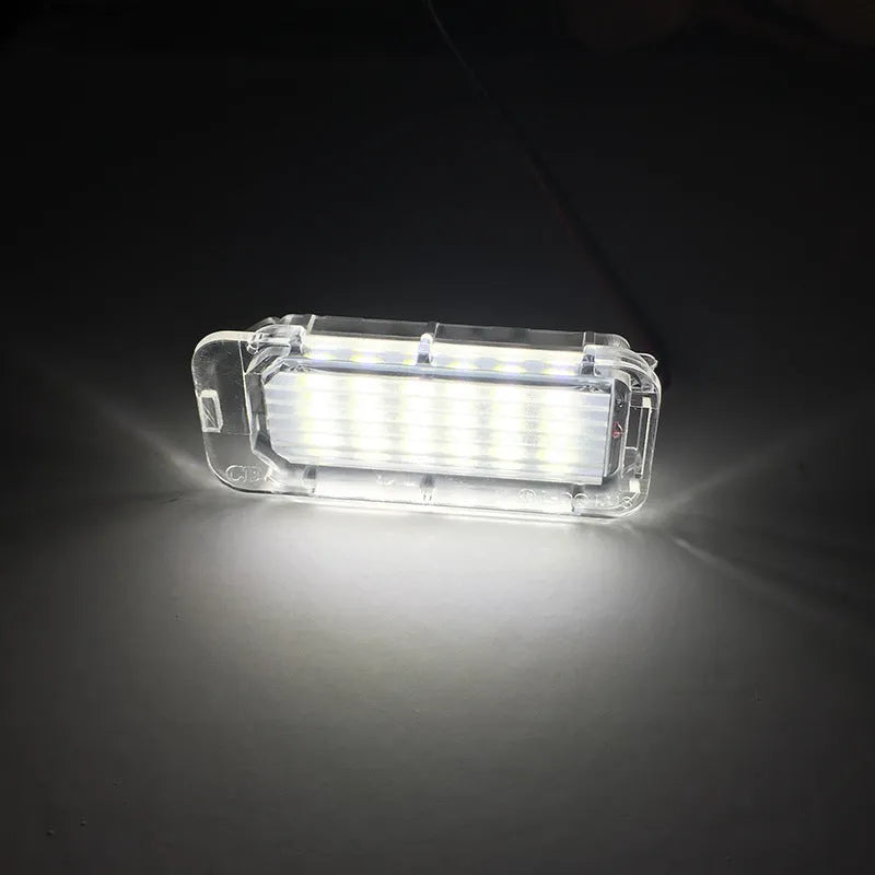 White 12V license plate lamp pair for Ford Focus Fiesta Mondeo with 6500K output and PC body