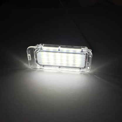 White 12V license plate lamp pair for Ford Focus Fiesta Mondeo with 6500K output and PC body