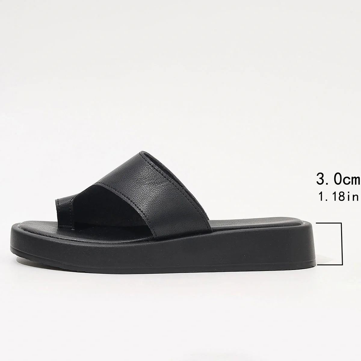 Stylish thick-soled summer slides for women in black and white