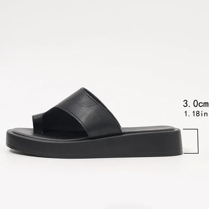 Stylish thick-soled summer slides for women in black and white