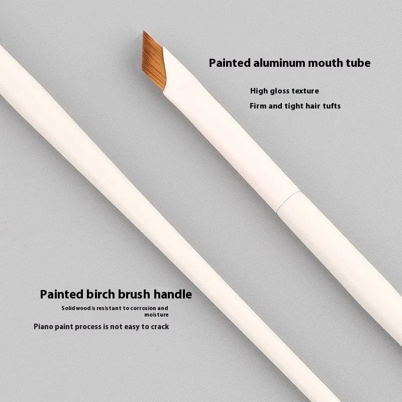 Bevel Fine ultra-thin 0.6mm flat blade eyeliner brush in cloud porcelain colour