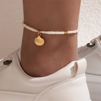 Adjustable bohemian-style shell anklet with conch detail for summer wear