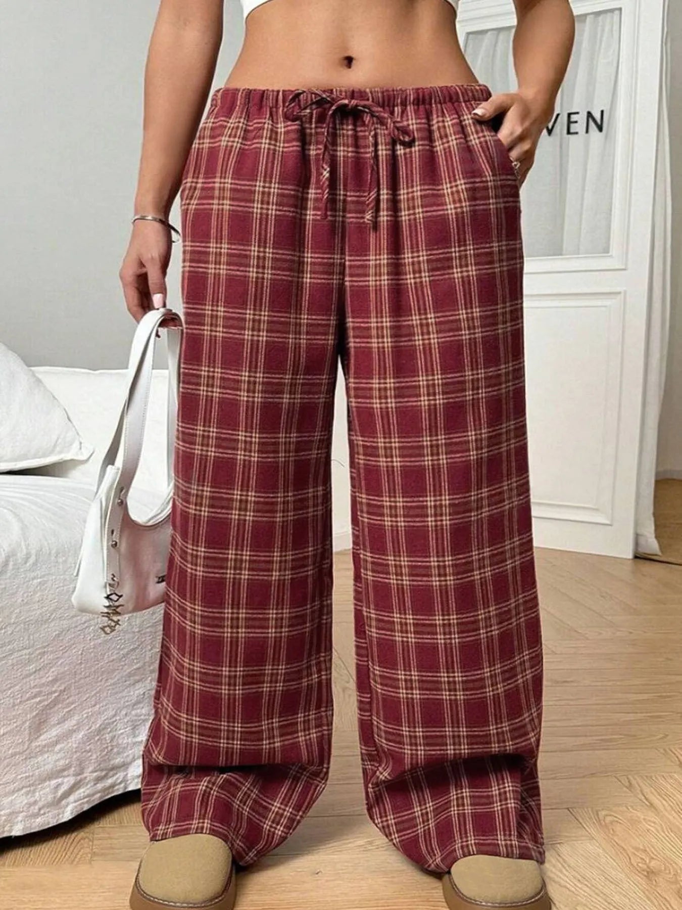 Women's loose fit trousers with drawstring waist and plaid pattern pockets in blue colour