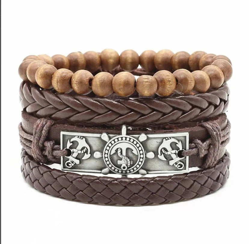 Men's vintage braided leather bracelet, a stylish and durable accessory for any occasion.