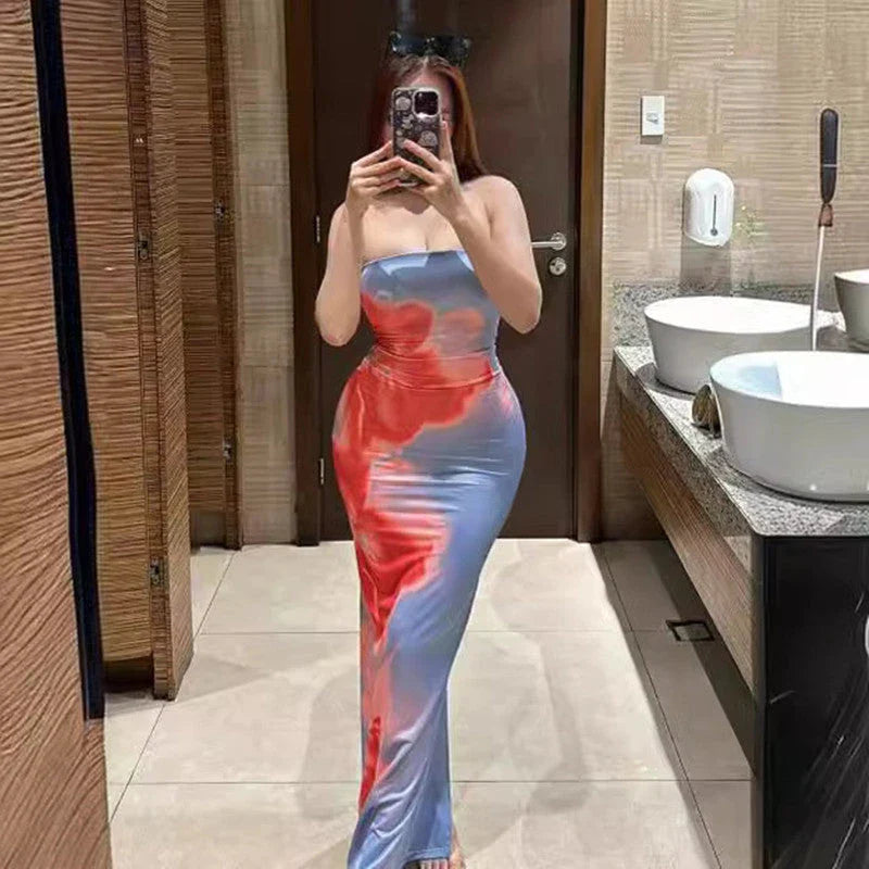 Chic slit maxi dress in contrast color, featuring a flattering high waist and stylish side slit for a bold summer look