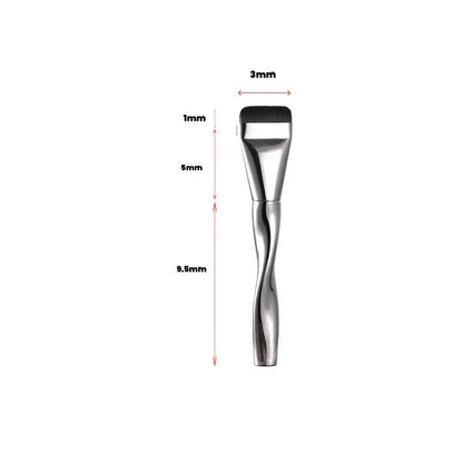 Spiral-shaped powder foundation brush with artificial fibre bristles and long plastic handle