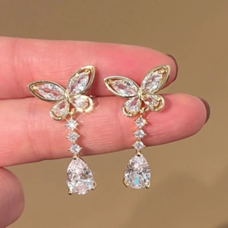 Pair of bow-shaped stud earrings with platinum electroplated finish on zinc alloy