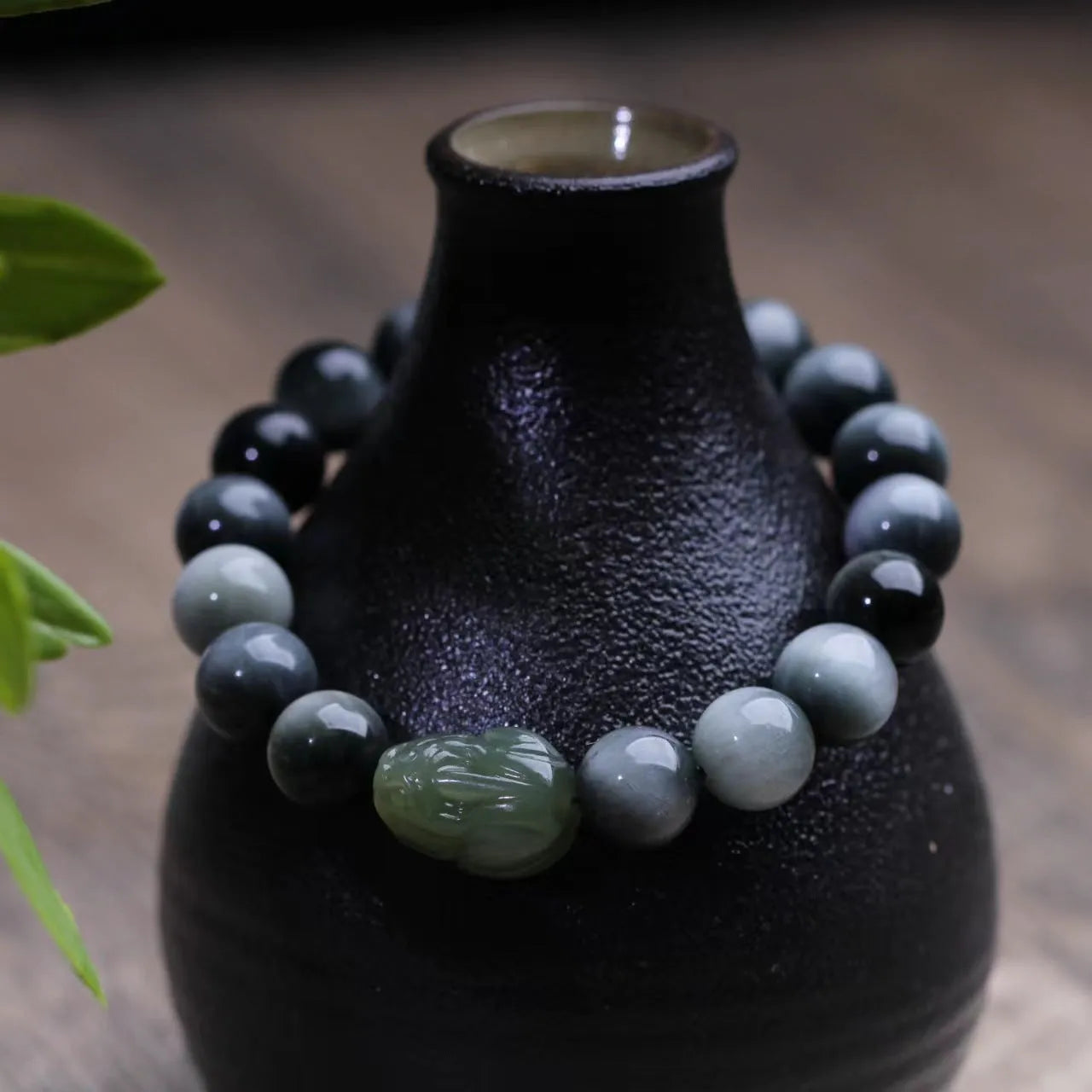 Black Hetian jade and Eagle Eye Stone Pixiu bracelet with 10mm beads