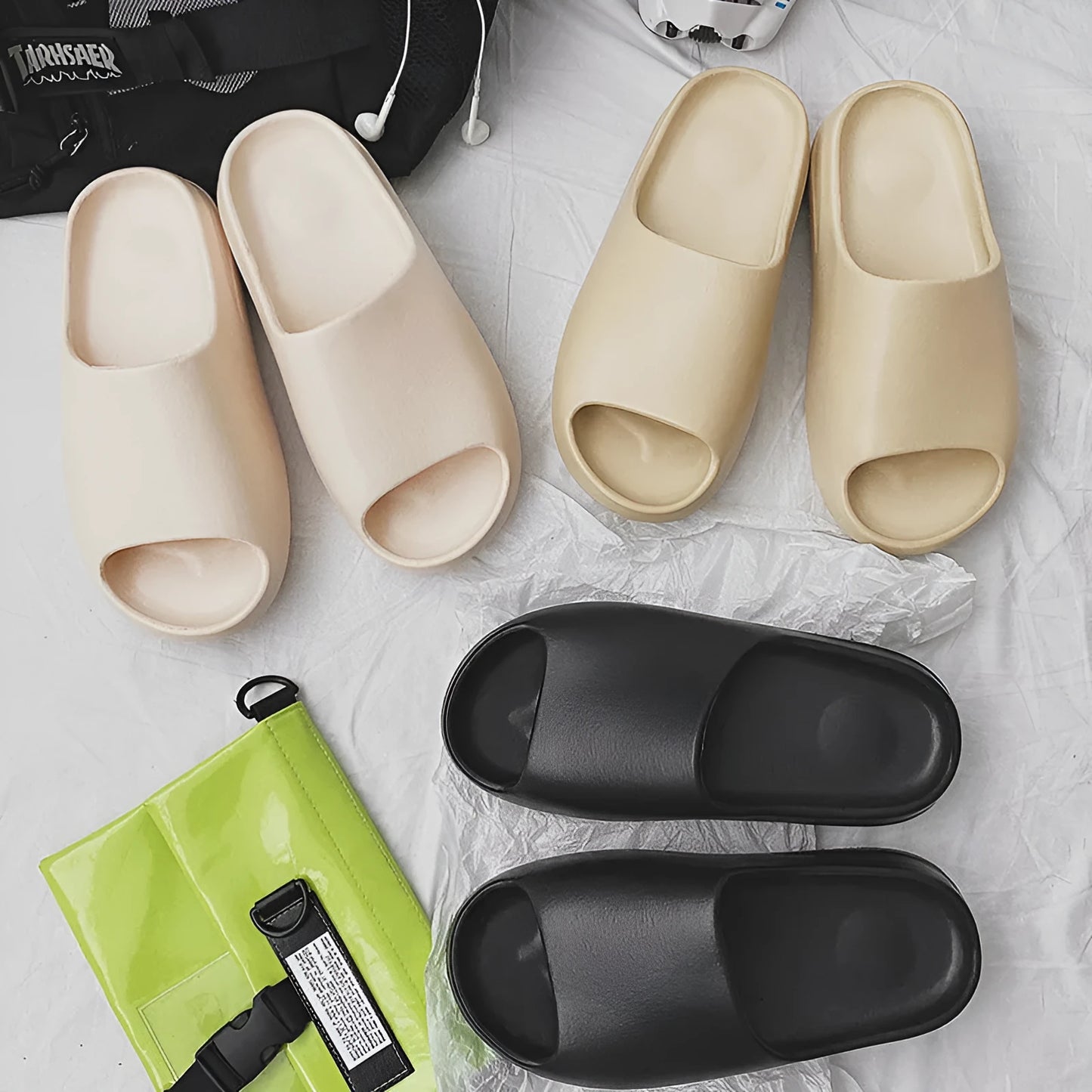 Women's thick-sole beach slippers in four colours with EVA injection-moulded construction