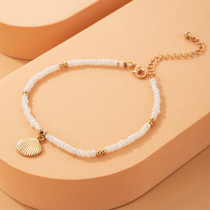 Adjustable bohemian-style shell anklet with conch detail for summer wear