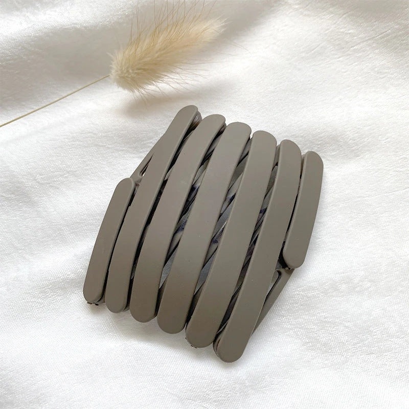 Compact retractable hair band with non-slip teeth grip, available in various colors for versatile styling