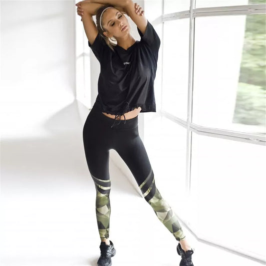 Camouflage printed stitching yoga pants in green, made from breathable milk silk fabric