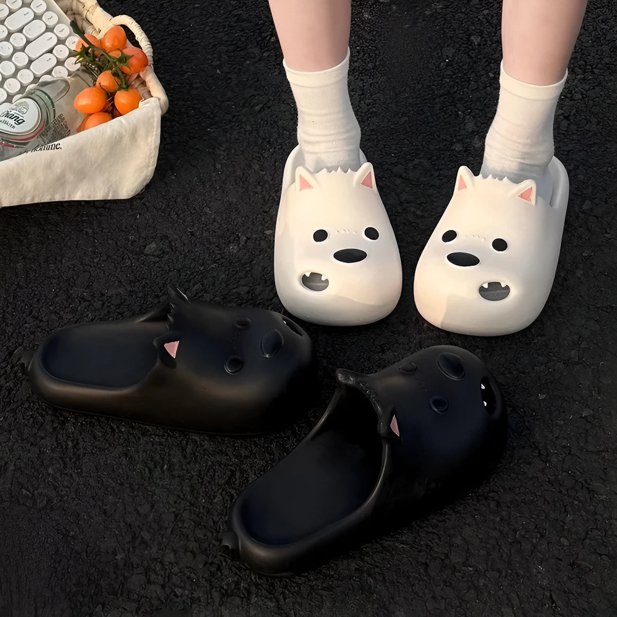 Women's black and white EVA toe-cap slippers shown in sizes 36 to 45.