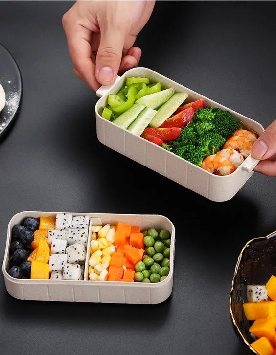 Square wheat straw lunch box with lock seal in blue, beige, or pink colours.