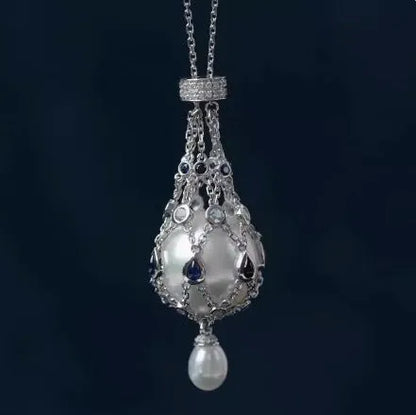 Retro court style net pocket necklace with gold plastic beads and alloy O ring chain