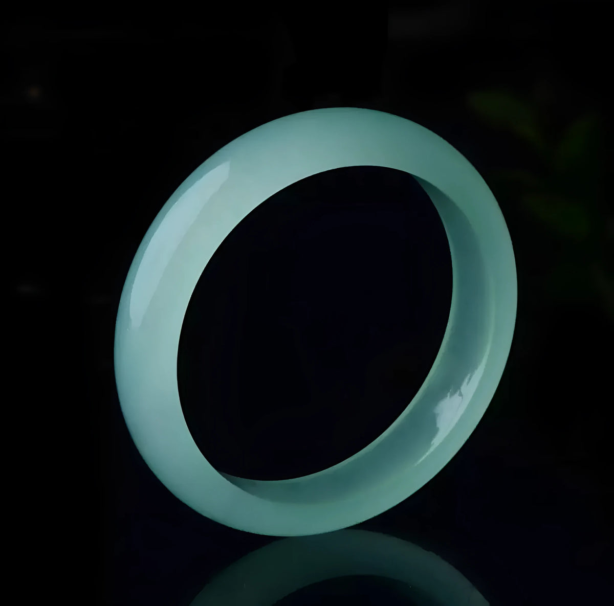 Women's quartz rock jade bracelet in modern simplicity style with size options
