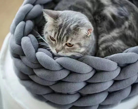 Cozy Cat Bed: Plush, Warm, and Stylish Pet Nest in Various Colors and Sizes