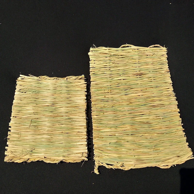 Natural straw pet mat for safe chewing and comfortable resting