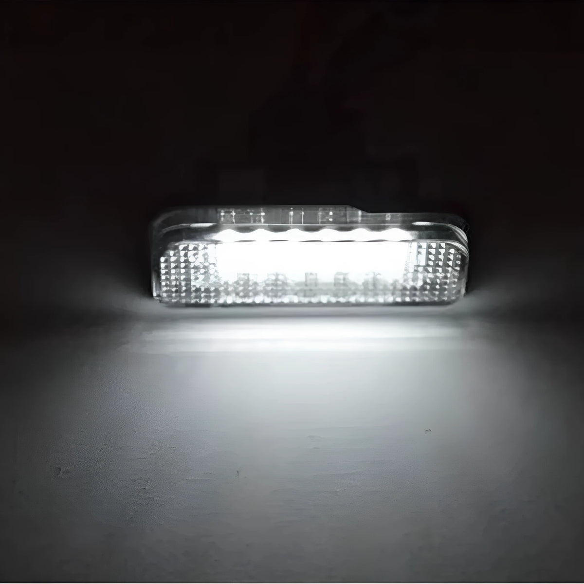 Mercedes Benz LED licence plate light for W203 W211 W219 R171 models showing 18 SMD LEDs