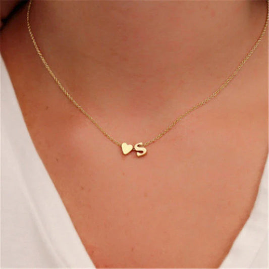 Heart-shaped pendant necklace made of high-quality alloy material with adjustable chain length