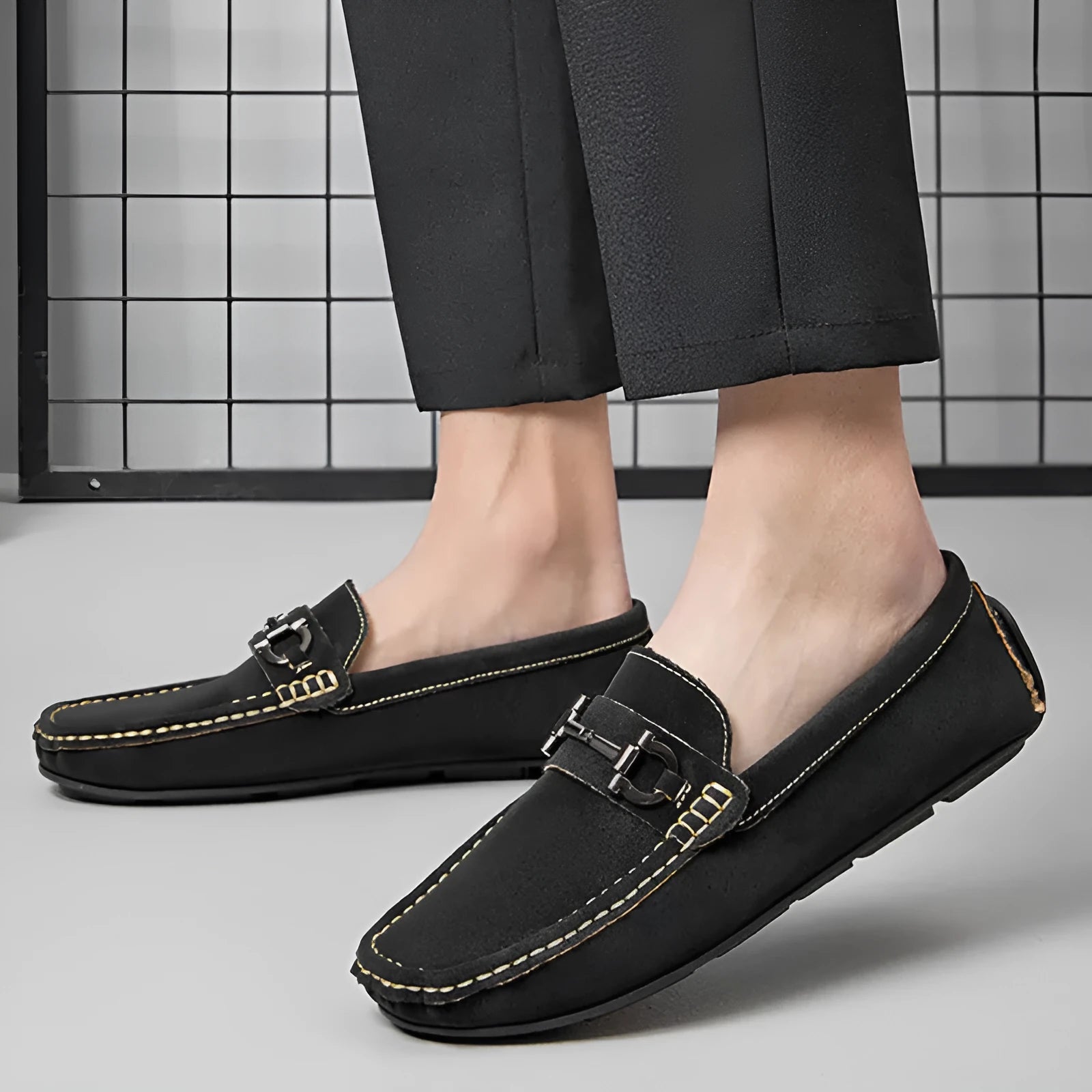 Men's casual lazy Doug shoes in beige with a round toe, cowhide upper, and rubber sole.