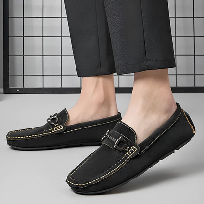 Men's casual lazy Doug shoes in beige with a round toe, cowhide upper, and rubber sole.